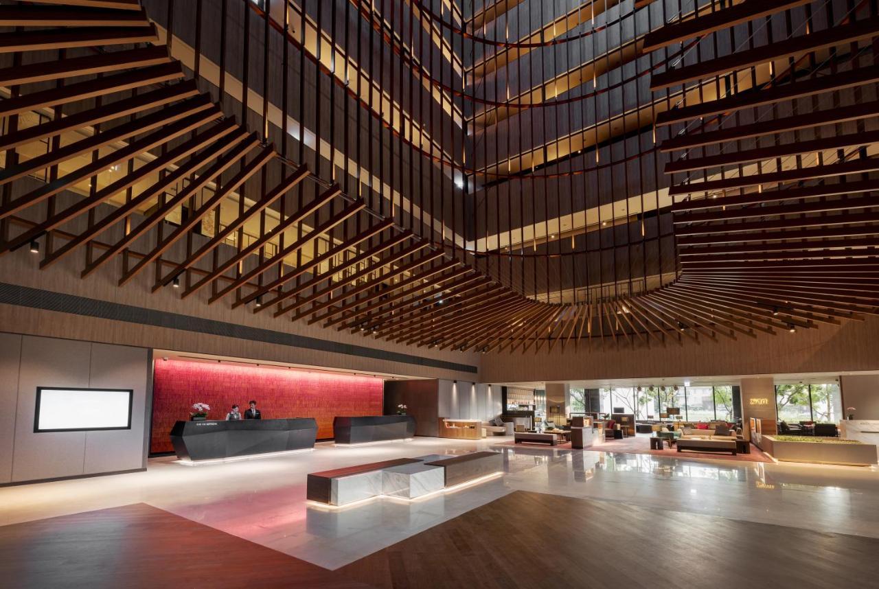 Crowne Plaza Tainan By Ihg Ξενοδοχείο Εξωτερικό φωτογραφία The lobby of the hotel