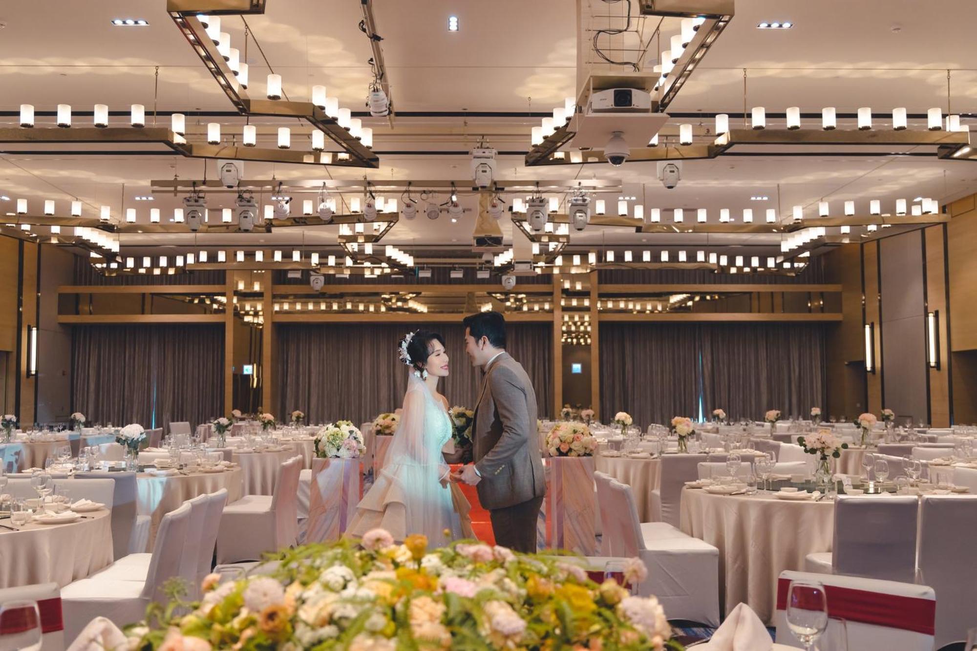 Crowne Plaza Tainan By Ihg Ξενοδοχείο Εξωτερικό φωτογραφία A wedding reception in Seoul, South Korea