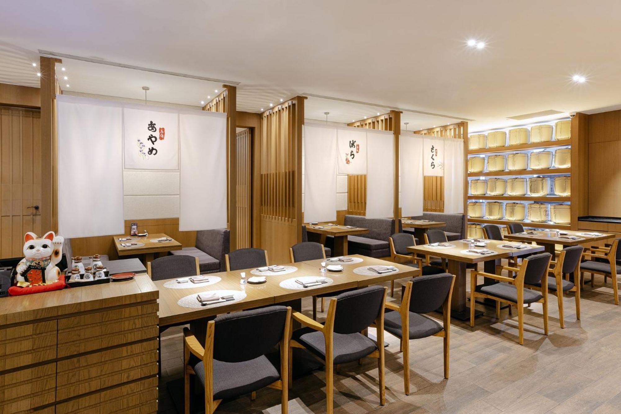 Crowne Plaza Tainan By Ihg Ξενοδοχείο Εξωτερικό φωτογραφία Interior of a restaurant in Hong Kong