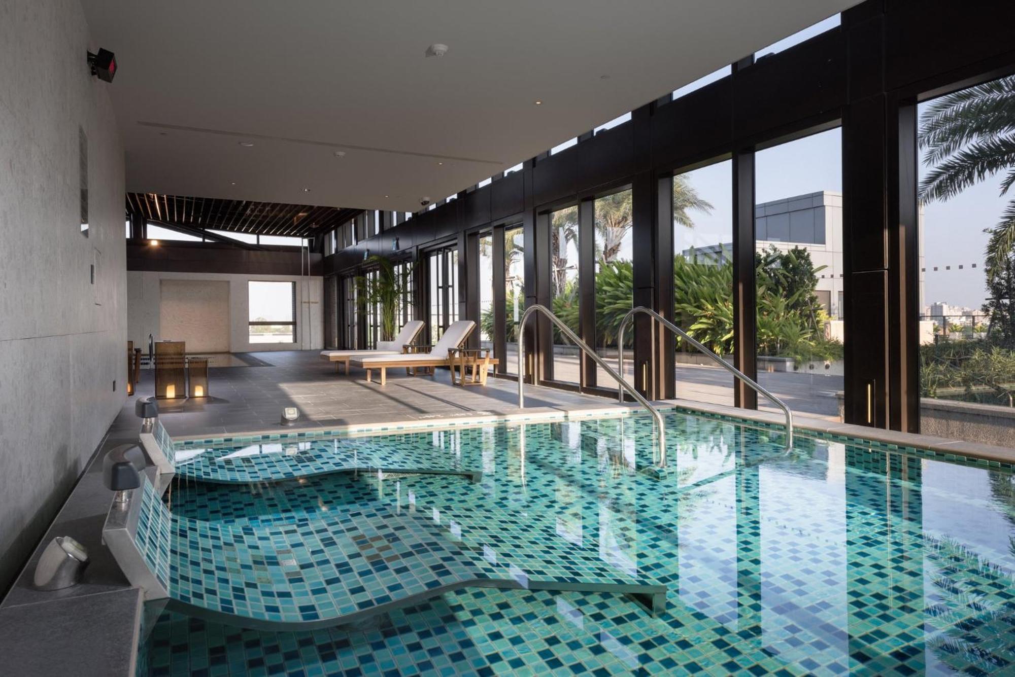 Crowne Plaza Tainan By Ihg Ξενοδοχείο Εξωτερικό φωτογραφία The swimming pool at the spa